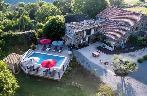 Saint-Pons Bed & Breakfast | Guest Room 'La Grange 2' with Mountain View, Shared Pool and Wi-Fi