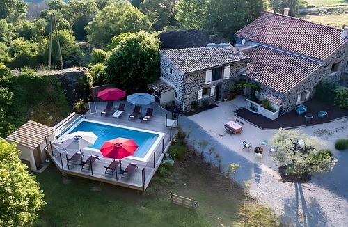 Saint-Pons Bed & Breakfast | Guest Room 'La Grange 1' with Mountain View, Shared Pool and Wi-Fi