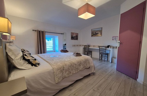 Riols Bed & Breakfast | Guest Room “La Libellule - Room No.3” with Mountain View, Shared Terrace, and Wi-Fi