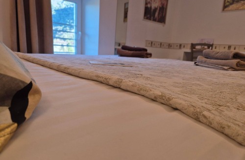Riols Bed & Breakfast | Guest Room “La Libellule - Room No.3” with Mountain View, Shared Terrace, and Wi-Fi