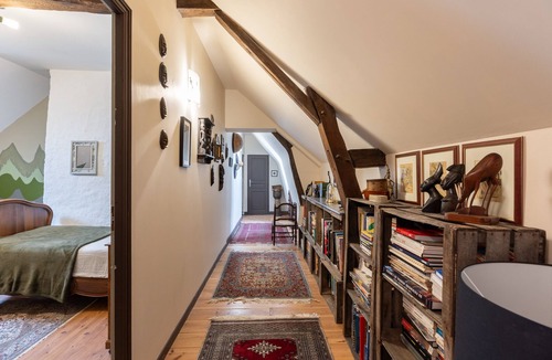 Clere-les-Pins Bed & Breakfast | Guest Room 'La Mansarde' with Shared Garden and Wi-Fi