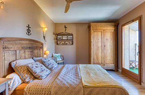Vauvert Bed & Breakfast | Guest Room "La Petite Camargue" with Private Pool, Shared Terrace, and Wi-Fi
