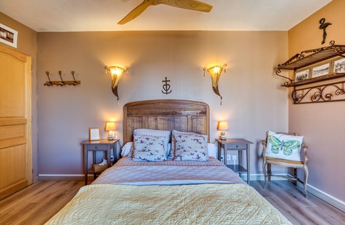 Vauvert Bed & Breakfast | Guest Room "La Petite Camargue" with Private Pool, Shared Terrace, and Wi-Fi