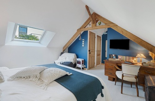 Savenay Bed & Breakfast | Guest Room "La P’tite Caudalie" with Private Terrace, Shared Garden and Wi-Fi