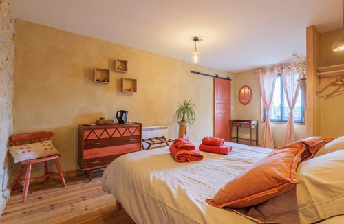 Saint-Remeze Bed & Breakfast | Guest Room “La Terre d’à Côté” with Shared Terrace and Wi-Fi