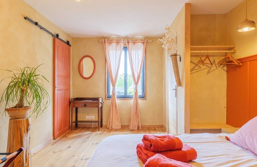 Saint-Remeze Bed & Breakfast | Guest Room “La Terre d’à Côté” with Shared Terrace and Wi-Fi