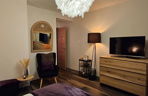 Longvilliers Bed & Breakfast | Guest Room “Le Relais Du Lavoir - La Rémarde” with Pool, Terrace and Wi-Fi