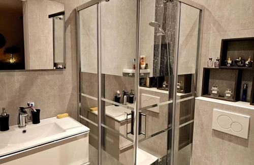 Longvilliers Bed & Breakfast | Guest Room “Le Relais Du Lavoir - La Rémarde” with Pool, Terrace and Wi-Fi