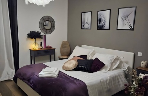 Longvilliers Bed & Breakfast | Guest Room “Le Relais Du Lavoir - La Rémarde” with Pool, Terrace and Wi-Fi