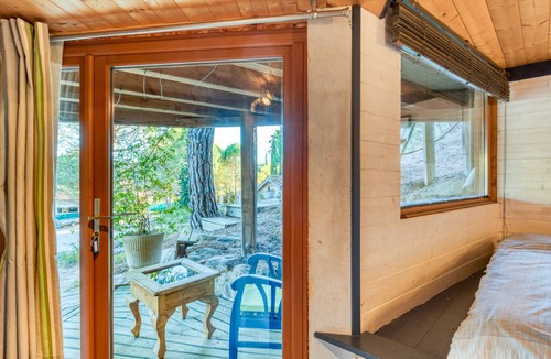 Moureze Bed & Breakfast | Guest Room 'Le Sabel - Blue Room' with Mountain View, Shared Pool