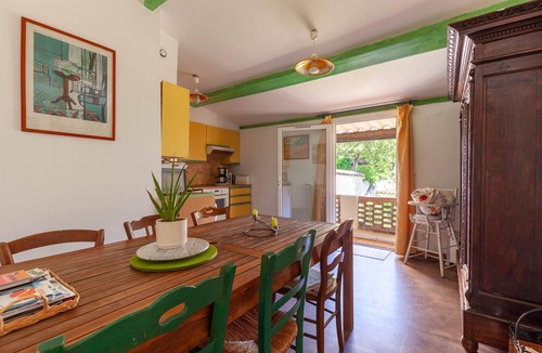 Les Cinq Avenues Bed & Breakfast | Guest Room “Les Citronniers - Tahiti” with Shared Terrace, Wi-Fi & Air Conditioning