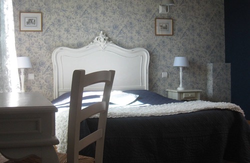 Charny-sur-Meuse Bed & Breakfast | Guest Room “Les Charmilles - Blue Room”