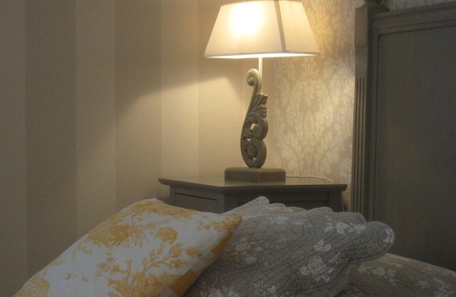 Charny-sur-Meuse Bed & Breakfast | Guest Room "Les Charmilles - Beige Room"