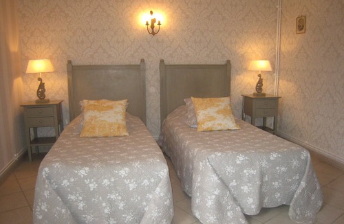 Charny-sur-Meuse Bed & Breakfast | Guest Room "Les Charmilles - Beige Room"