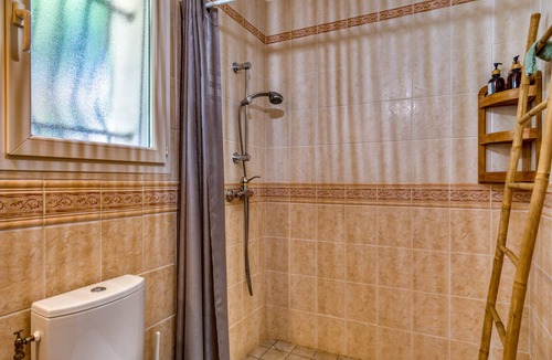 Puisserguier Bed & Breakfast | Guest Room "Les Oliviers" with Private Entrance, Wi-Fi, and Air Conditioning