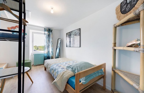 Saint-Michel-Mont-Mercure Bed & Breakfast | Guest Room 'Les Philous Gourmands - Caraïbes' with Shared Garden and Wi-Fi
