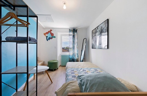 Saint-Michel-Mont-Mercure Bed & Breakfast | Guest Room 'Les Philous Gourmands - Caraïbes' with Shared Garden and Wi-Fi