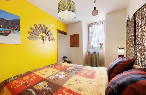 Saint-Michel-Mont-Mercure Bed & Breakfast | Guest Room 'Les Philous Gourmands - Thailand' with Private Garden and Wi-Fi