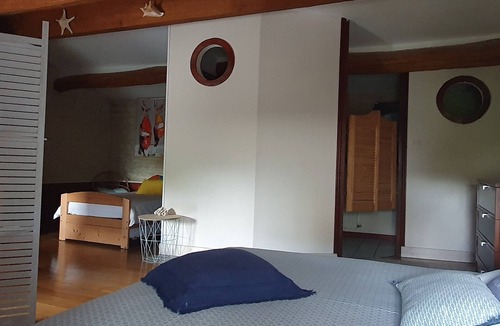 Courcon Bed & Breakfast | Guest Room “Marine” – Spacious 30 m² for Up to 5 Guests