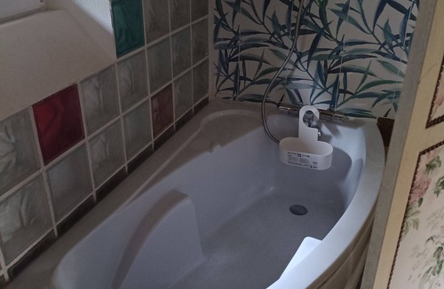 Lieurey Bed & Breakfast | Guest Room 'Orchid Room' with Breakfast Included