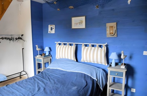 Saint-Guinoux Bed & Breakfast | Guest Room “Plaisir de mer” with Shared Pool, Terrace and Wi-Fi
