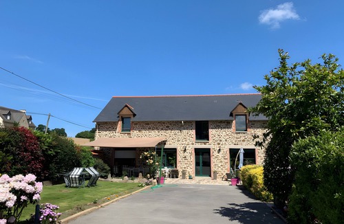 Saint-Guinoux Bed & Breakfast | Guest Room “Plaisir de mer” with Shared Pool, Terrace and Wi-Fi