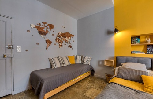 Vauvert Bed & Breakfast | Guest Room 'Porte Saint-Louis - Pilgrims' with Shared Pool, Terrace & Wi-Fi