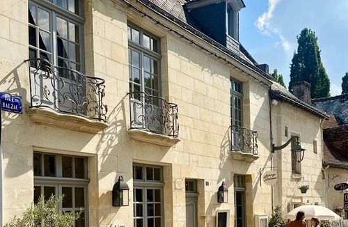 Azay-le-Rideau Apartment | Guest Room Sable - Auberge Radieuse