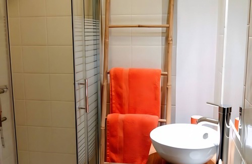 Gras Bed & Breakfast | Guest Room “Toucan” with Private Terrace, Wi-Fi, and Air Conditioning