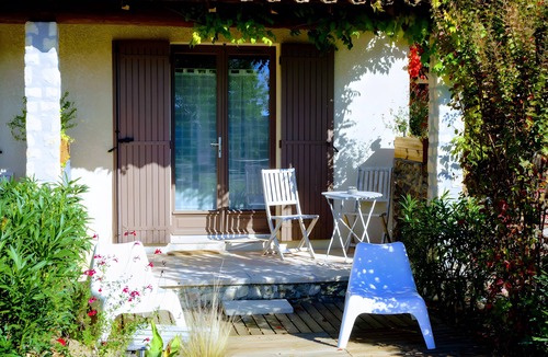 Gras Bed & Breakfast | Guest Room “Toucan” with Private Terrace, Wi-Fi, and Air Conditioning