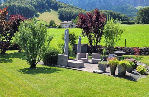 Schwanden House | Guest room "Vreneli" with terrace