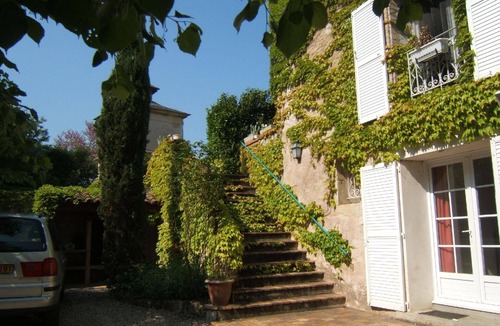 Labruguiere House | Guest room with kitchenette