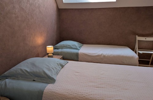 Gidy Bed & Breakfast | Guest room with private bath in Gidy