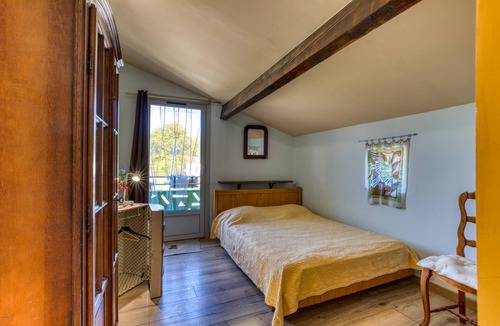 Lunel-Viel Bed & Breakfast | Guest Room with Shared Terrace, Shared Garden and Wi-Fi