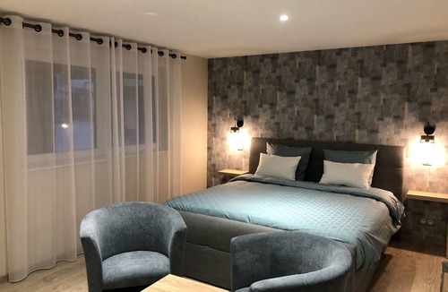 Ettendorf House | guest room with Simone and Christophe