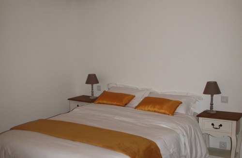 Sevremont Bed & Breakfast | Guest Room 'Zépherine - Aux Charmes D’antan' with Shared Pool, Terrace & Wi-Fi