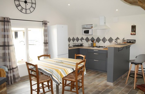 Sevremont Bed & Breakfast | Guest Room 'Zépherine - Aux Charmes D’antan' with Shared Pool, Terrace & Wi-Fi