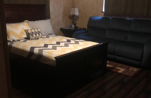 Eastern Division House | Guest Rooms to Rent