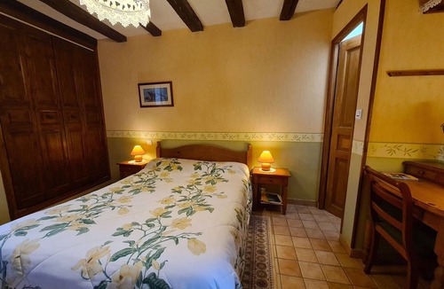 Saulnay Bed & Breakfast | Guest rooms with game room in Berry
