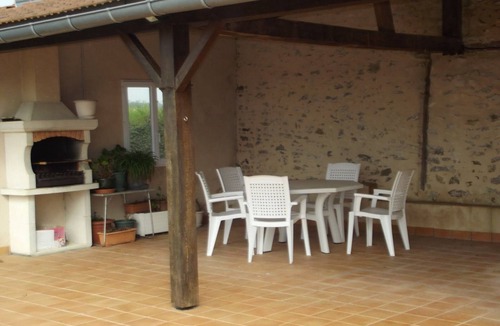 Saulnay Bed & Breakfast | Guest rooms with game room in Berry