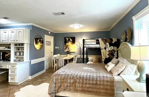 Katy House | Guest suite B - 1.2 mile to Katy Mills!