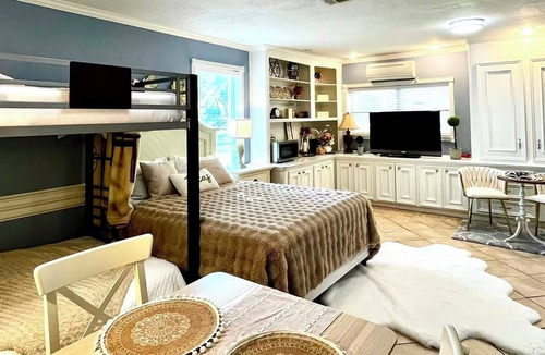 Katy House | Guest suite B - 1.2 mile to Katy Mills!