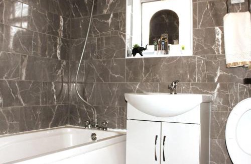 Eltham West Apartment | Guest suite