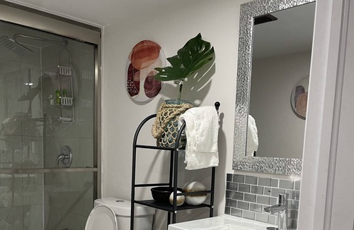 New Tecumseth House | Guest Suite in Quaint Alliston, New Tecumseth