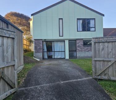 Bell Block Apartment | Guest suite Sleeps 4