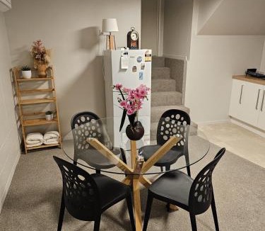 Bell Block Apartment | Guest suite Sleeps 4