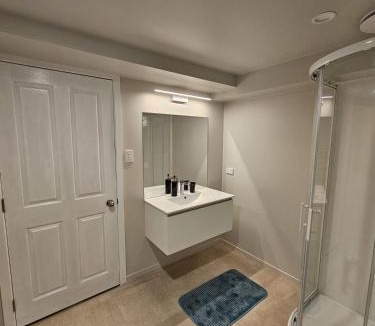 Bell Block Apartment | Guest suite Sleeps 4