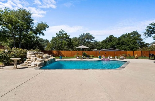 Castle Hills Apartment | Guest Suite +Swimming Pool by Airport
