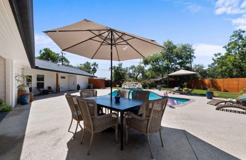 Castle Hills Apartment | Guest Suite +Swimming Pool by Airport