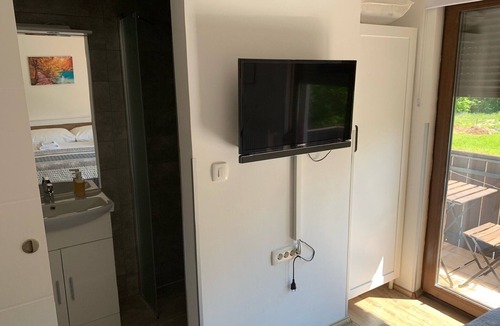 Jezerce House | Guesthouse Family Bosnic - Double Room with Balcony - 3 - 4